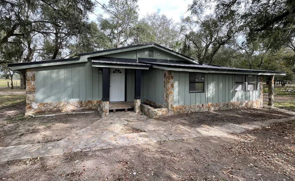 Home at 12616 Thonotosassa Road in Thonotosassa, FL